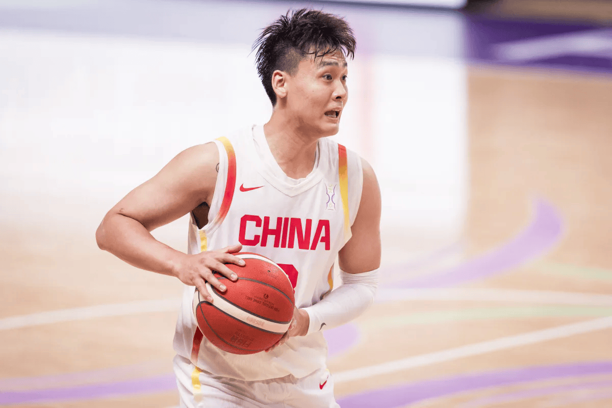 隊長承擔責任！趙魯（Zhao Rui）站起來很多次